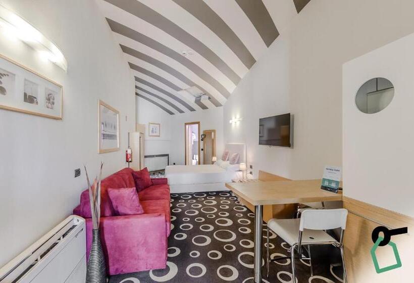 اتاق استاندارد چهار تخته, Hotiday Aparthotel Firenze