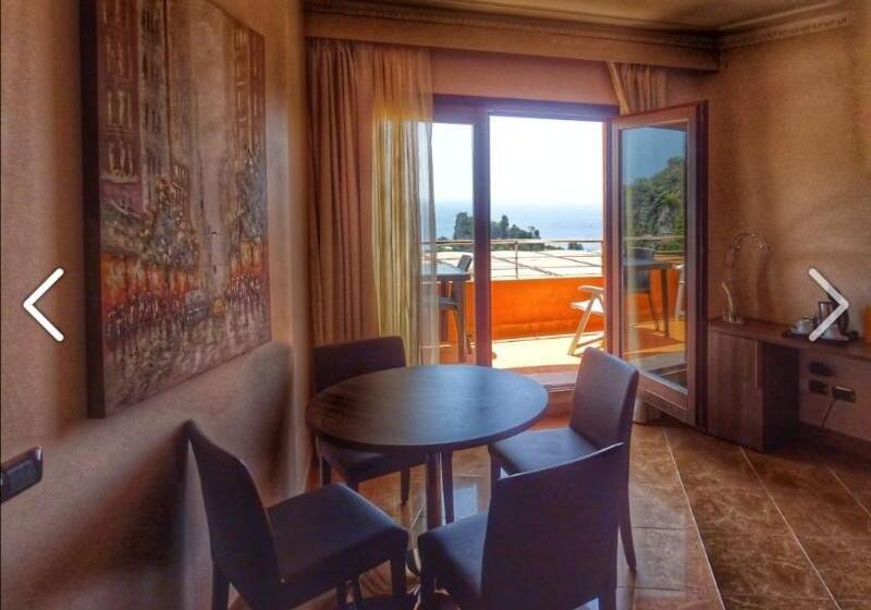اتاق خانوادگی با چشم‌انداز دریا, Taormina Panoramic