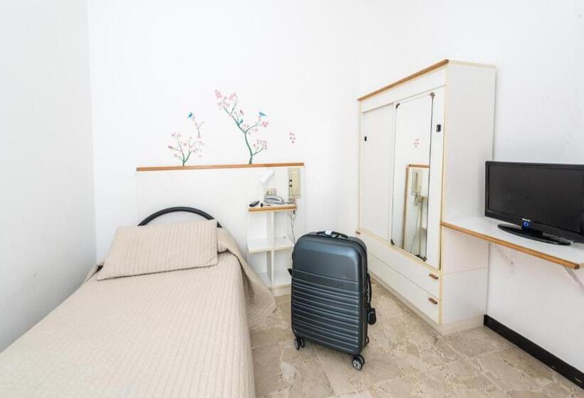 اتاق استاندارد یک نفره, Hotel Villa Nicole