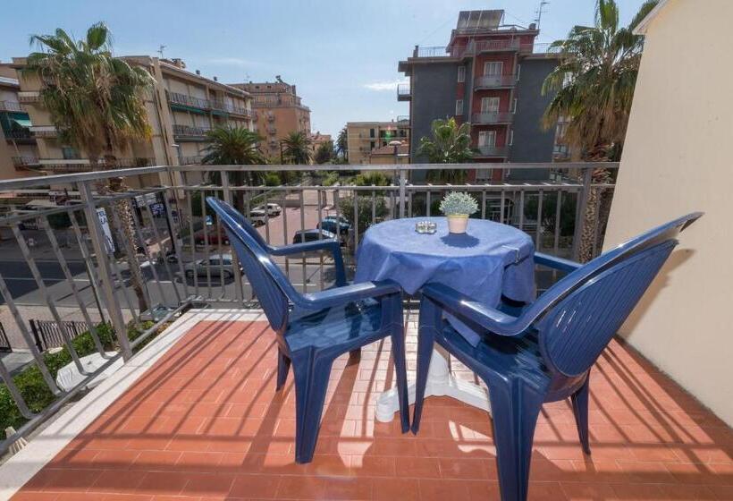 اتاق استاندارد یک نفره, Hotel Villa Nicole