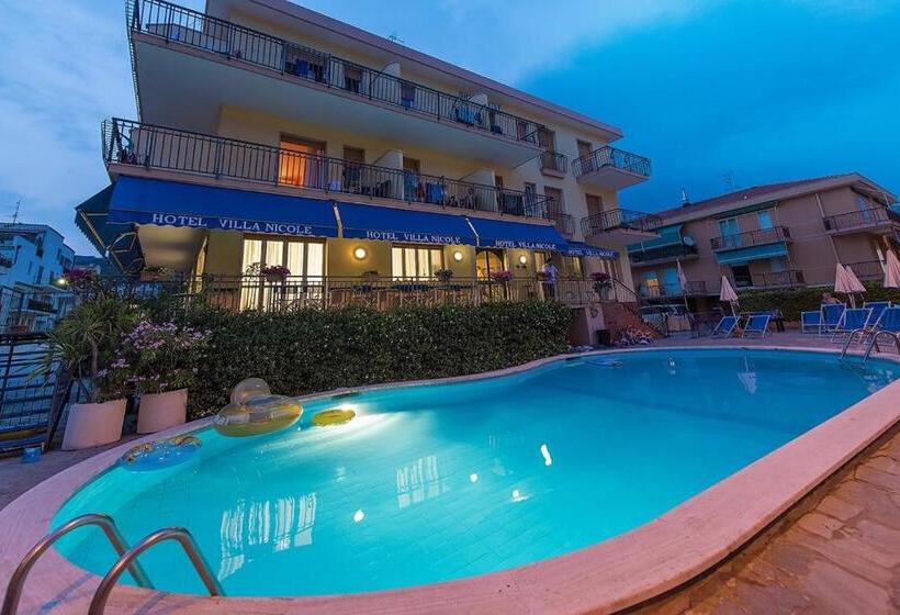 اتاق استاندارد یک نفره, Hotel Villa Nicole