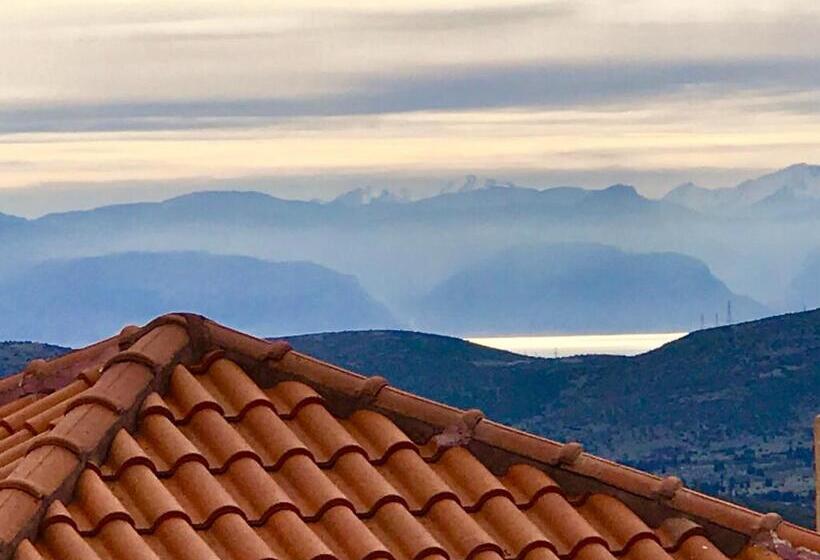 سوییت جونیور, Aegli Arachova