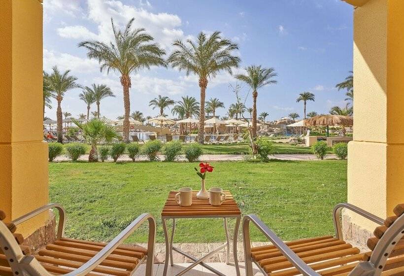 اتاق استاندارد با تخت بزرگ, The Bayview Taba Heights Resort