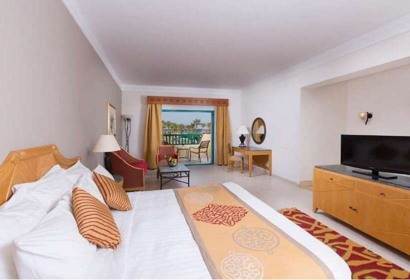 اتاق استاندارد با تخت بزرگ, The Bayview Taba Heights Resort