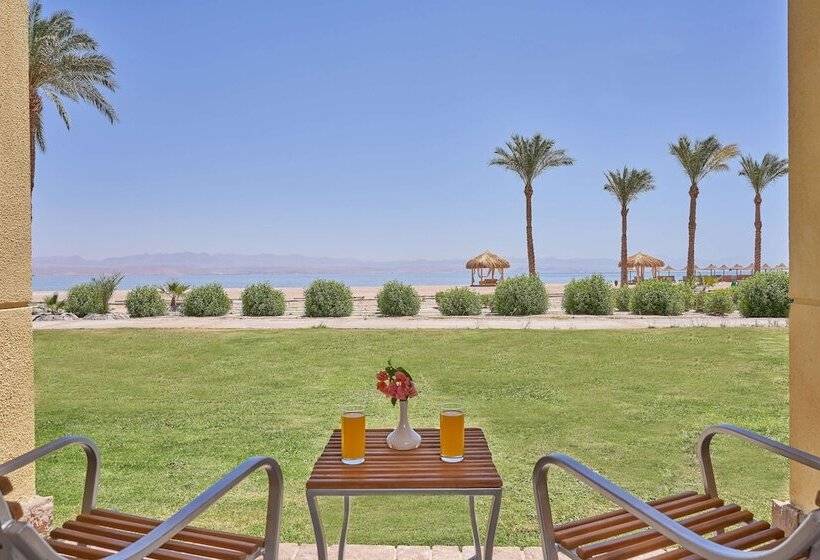 اتاق استاندارد با تخت بزرگ, The Bayview Taba Heights Resort