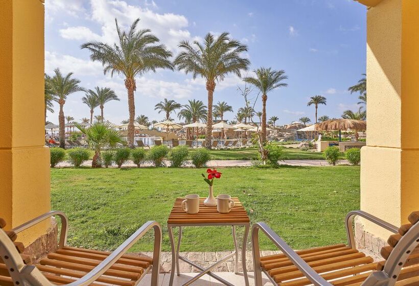 غرفة قياسية مطلّة علي حمام السباحة, The Bayview Taba Heights Resort