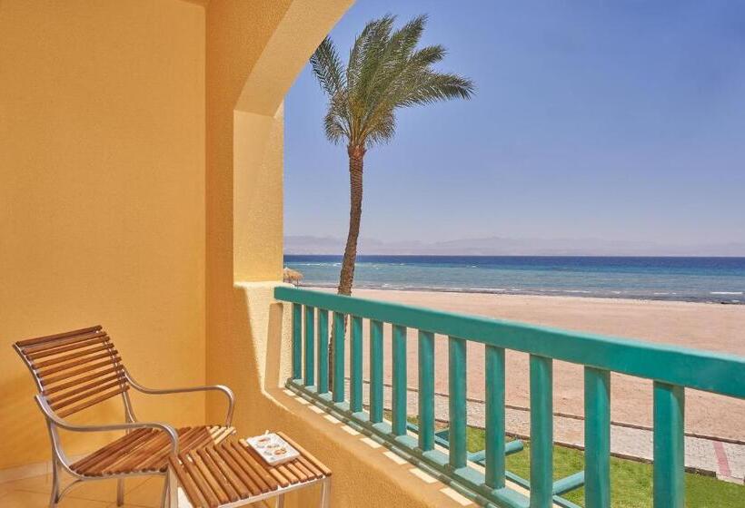 اتاق استاندارد با چشم‌انداز دریا, The Bayview Taba Heights Resort