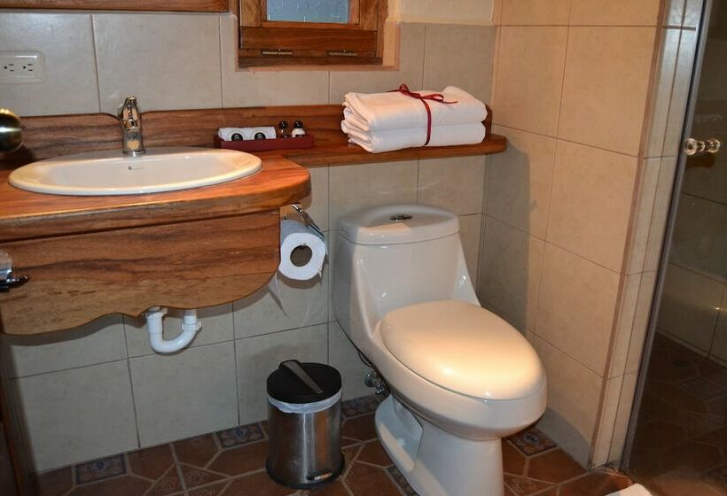 اتاق استاندارد سه تخته با چشم‌انداز, Ilatoa Lodge