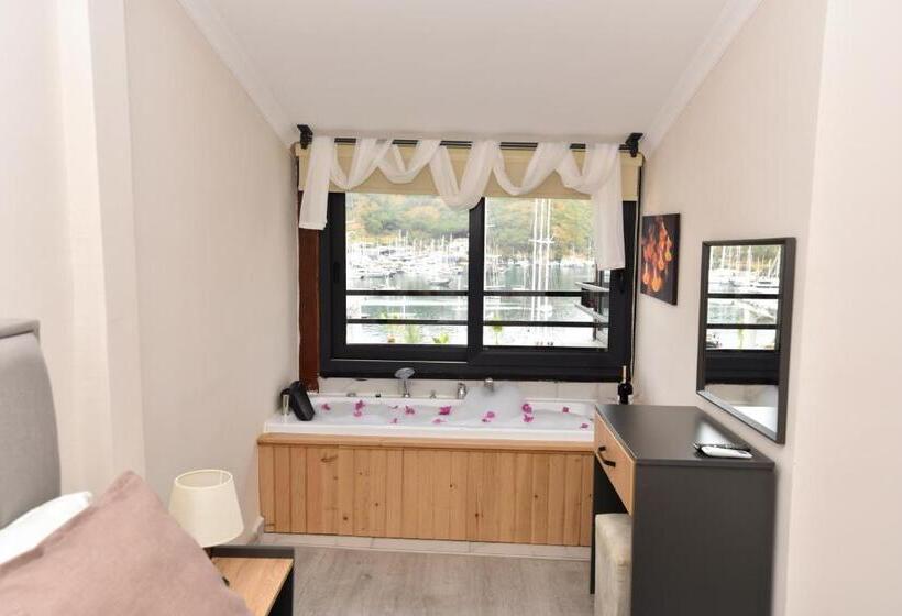 سوئیت با تخت بزرگ, Mykonut Boutique Suites
