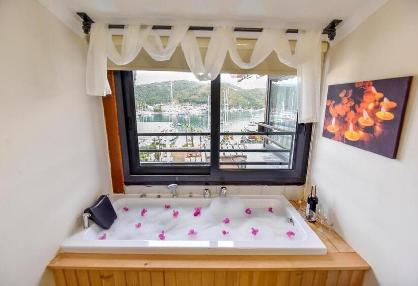 سوئیت با تخت بزرگ, Mykonut Boutique Suites
