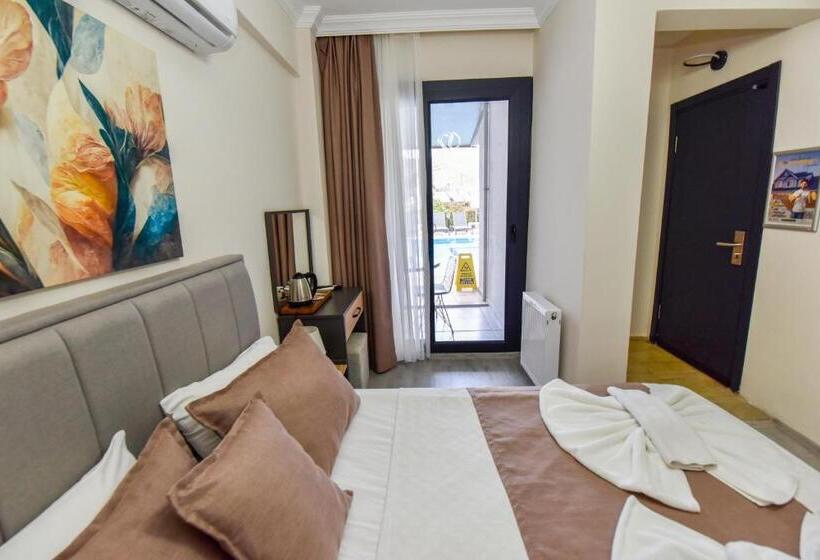 اتاق استاندارد با چشم‌انداز استخر, Mykonut Boutique Suites