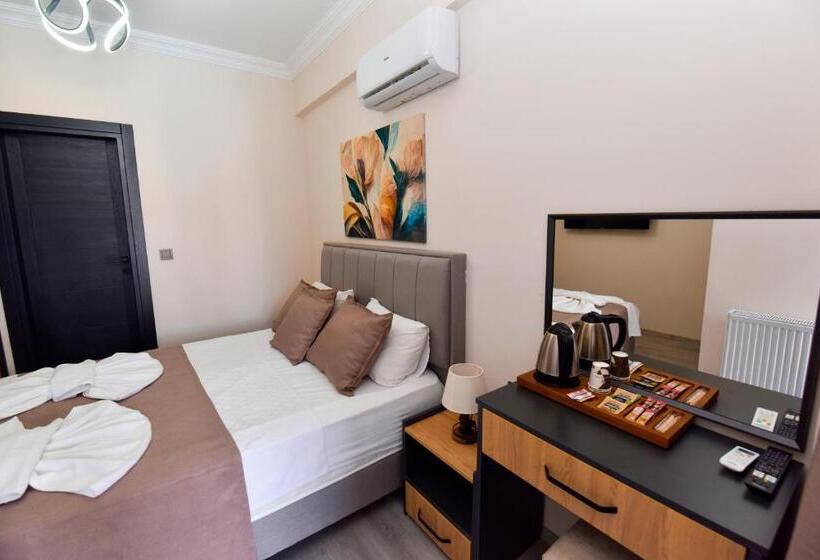 اتاق استاندارد با چشم‌انداز استخر, Mykonut Boutique Suites