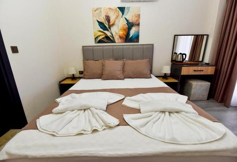 اتاق استاندارد با چشم‌انداز استخر, Mykonut Boutique Suites