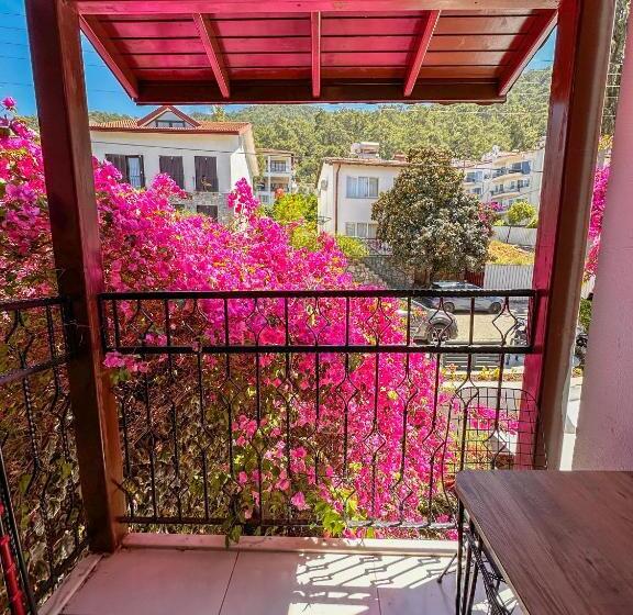 اتاق استاندارد سه نفره, Mykonut Boutique Suites