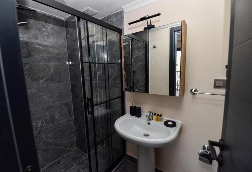 اتاق لوکس با بالکن و چشم‌انداز دریا, Mykonut Boutique Suites