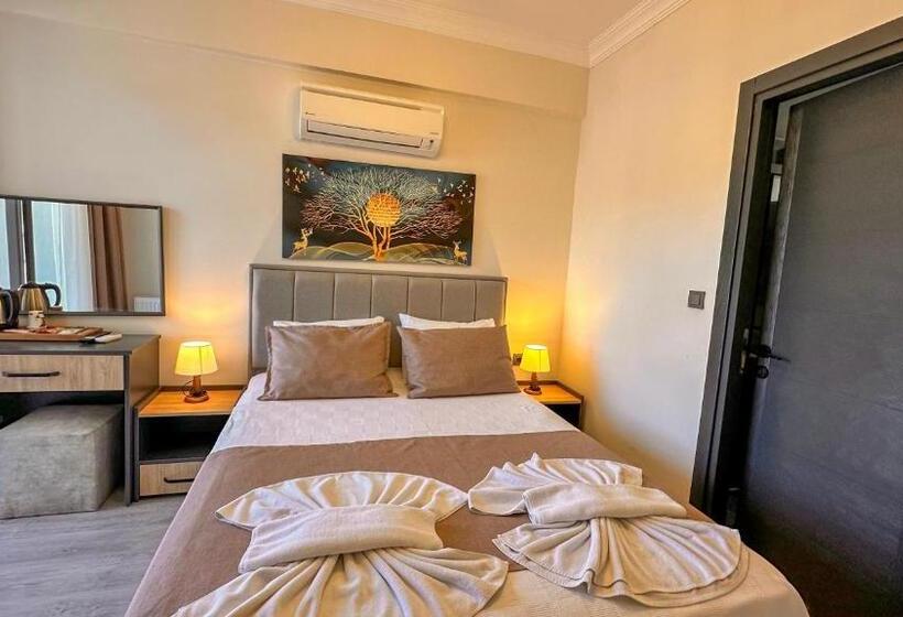 اتاق لوکس با بالکن و چشم‌انداز دریا, Mykonut Boutique Suites