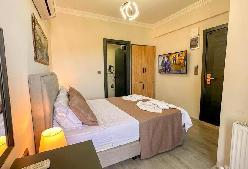 اتاق لوکس با بالکن و چشم‌انداز دریا, Mykonut Boutique Suites
