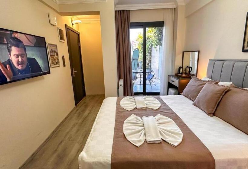 اتاق استاندارد با چشم‌انداز استخر, Mykonut Boutique Suites