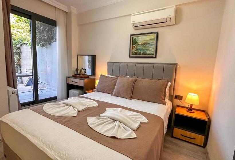 اتاق استاندارد با چشم‌انداز استخر, Mykonut Boutique Suites