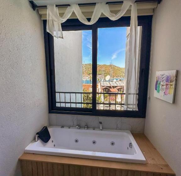 سوییت با چشم‌انداز دریا, Mykonut Boutique Suites