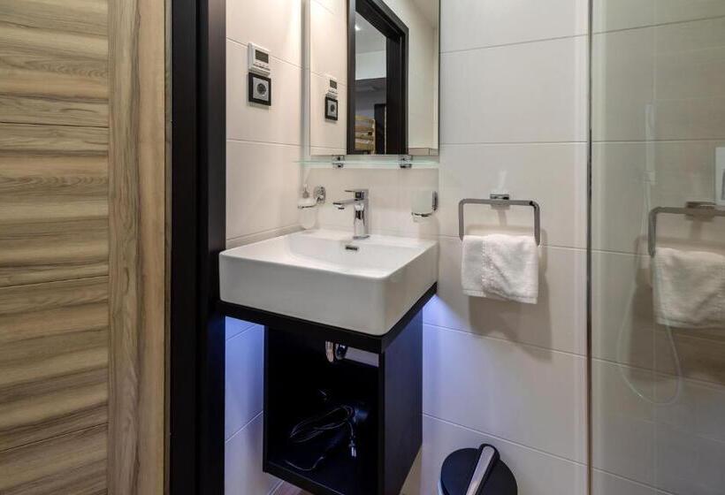 اتاق لوکس خانوادگی, Arany Apartman Miskolc