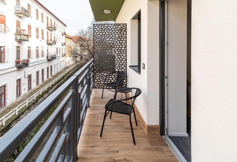 اتاق لوکس با بالکن, Arany Apartman Miskolc