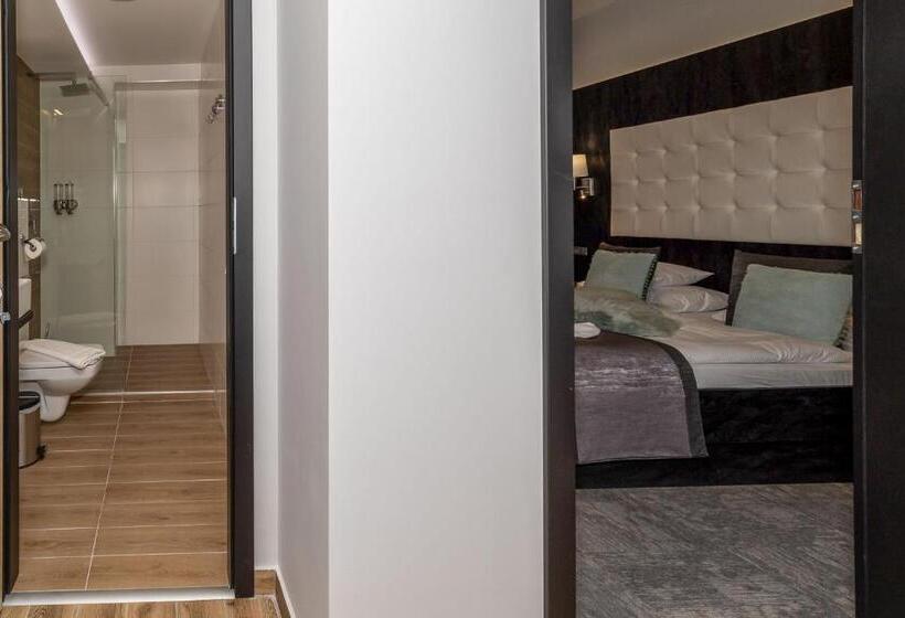 سوییت خانوادگی, Arany Apartman Miskolc