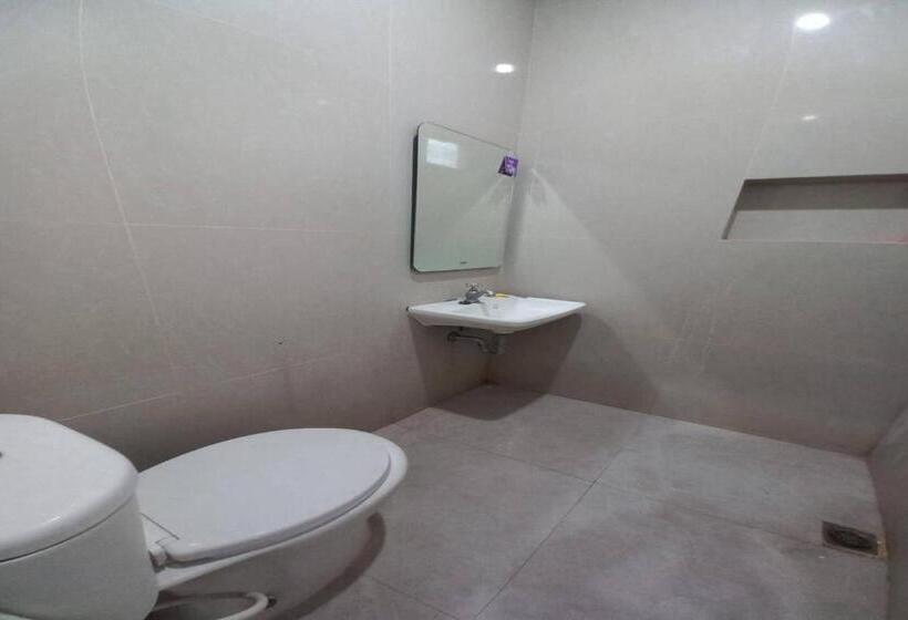 اتاق لوکس با تخت بزرگ, Oyo 90510 Sand S Residence