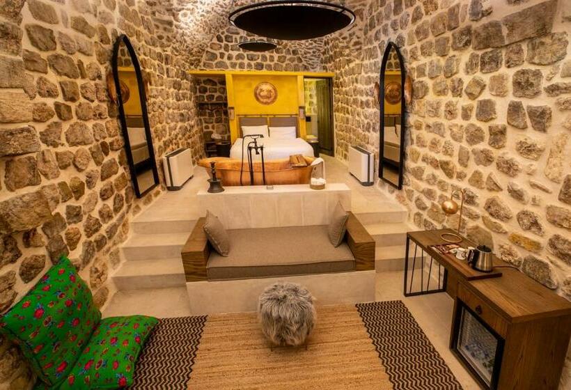 سوییت, Mirsoum