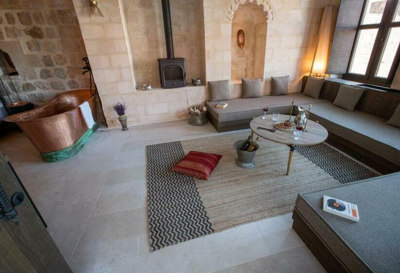 سوییت سوپریور, Mirsoum