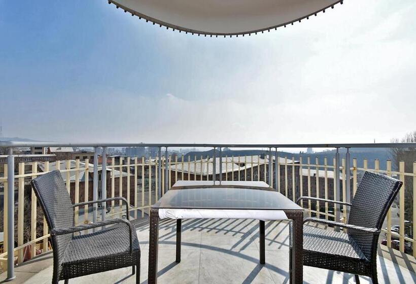 اتاق لوکس با بالکن, Panorama Hotel On Baghramyan Avenue