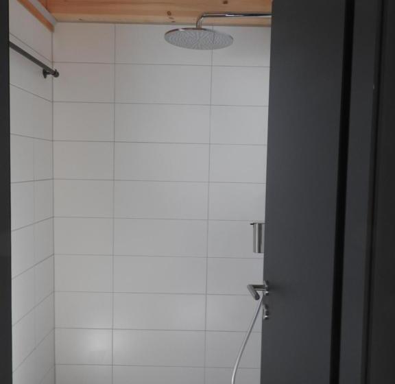 سوییت دوبلکس, La Tzavane