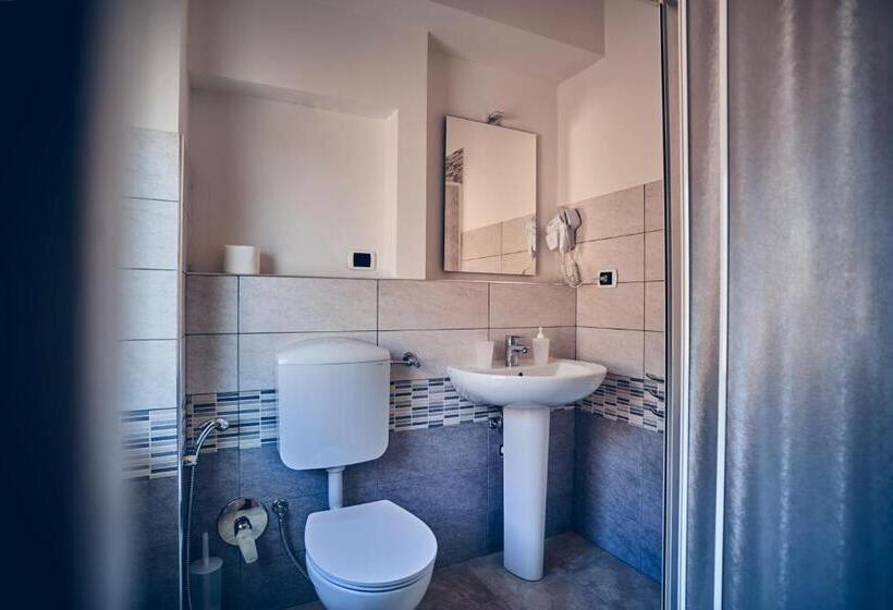 اتاق استاندارد سه نفره, Travelershome 7metri Guesthouse