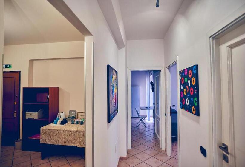 اتاق سه‌نفرۀ استاندارد با سرویس بهداشتی بیرون از اتاق, Travelershome 7metri Guesthouse