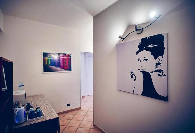 اتاق سه‌نفرۀ استاندارد با سرویس بهداشتی بیرون از اتاق, Travelershome 7metri Guesthouse