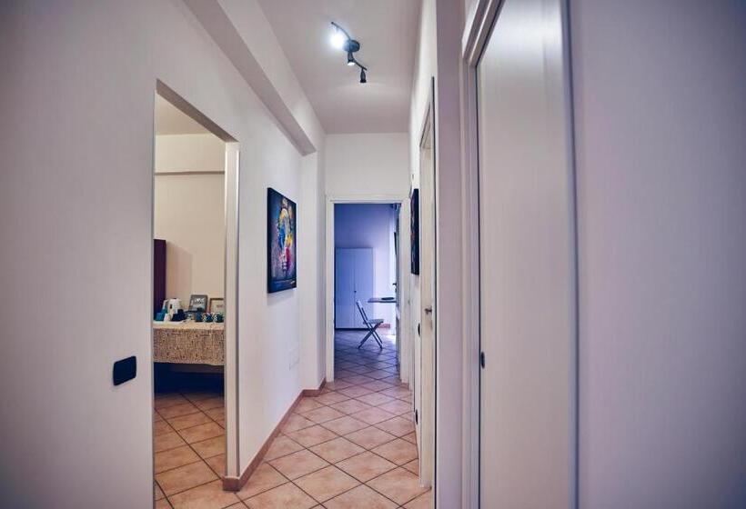 اتاق سه‌نفرۀ استاندارد با سرویس بهداشتی بیرون از اتاق, Travelershome 7metri Guesthouse