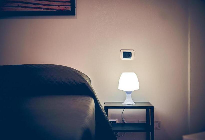 اتاق سه‌نفرۀ استاندارد با سرویس بهداشتی بیرون از اتاق, Travelershome 7metri Guesthouse
