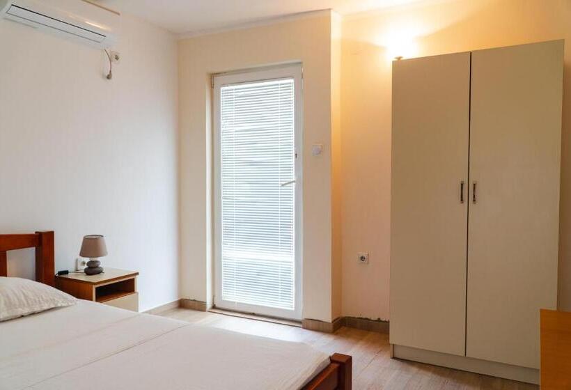 اتاق لوکس, Guest House Buskovic