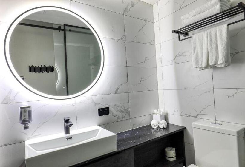 اتاق استاندارد با تخت دو نفره بزرگ, Microtel By Wyndham Wellington