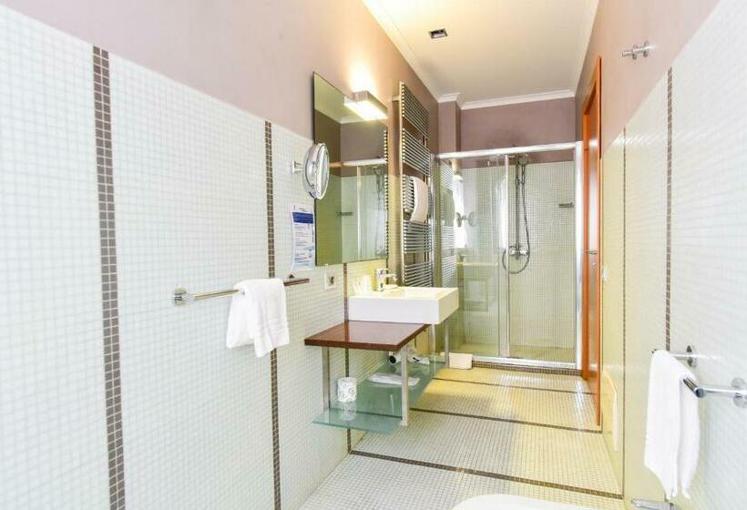 اتاق استاندارد سه نفره, Arthotel & Park Lecce