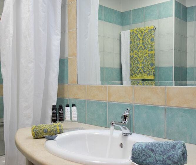 اتاق اساندارد با چشم‌انداز جانبی به دریا, Alianthos Garden