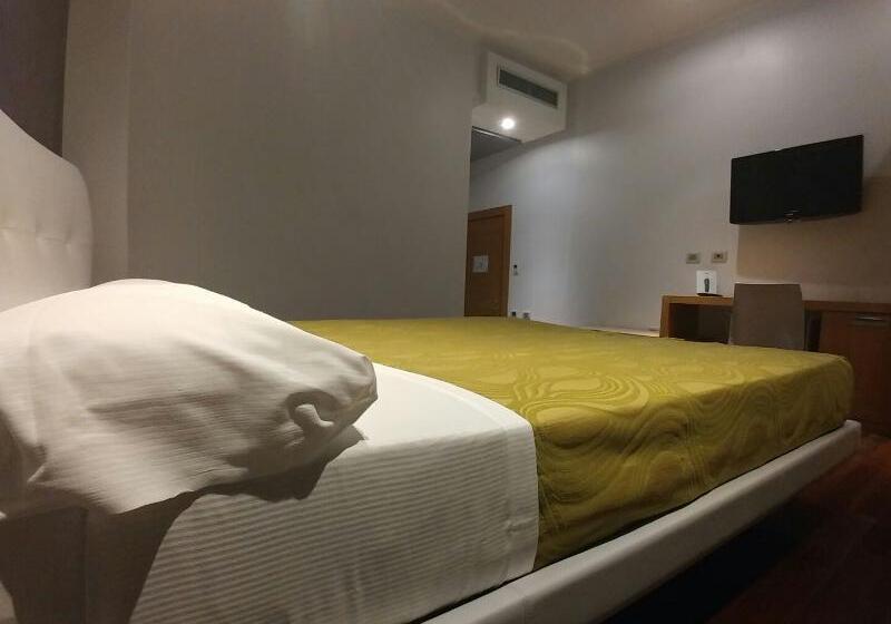 اتاق استاندارد سه نفره, Arthotel & Park Lecce