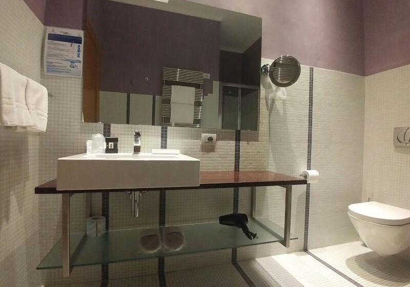 اتاق استاندارد سه نفره, Arthotel & Park Lecce