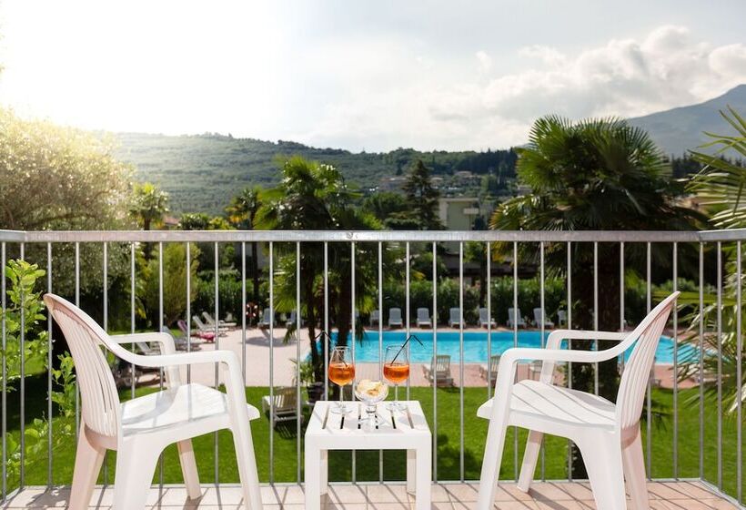 اتاق کلاسیک با چشم‌انداز باغ, Brione Green Resort