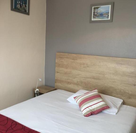 اتاق استاندارد یک نفره, Brit Hotel Des Halles