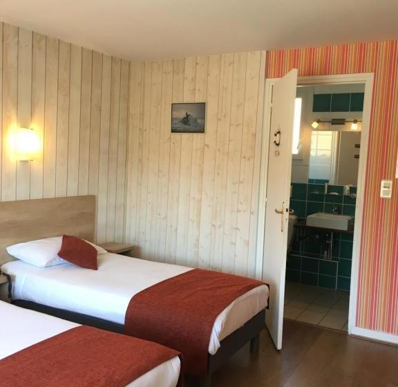 اتاق استاندارد سه نفره, Brit Hotel Des Halles