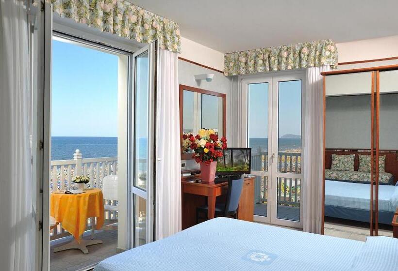 Triple Room Sea View, De France