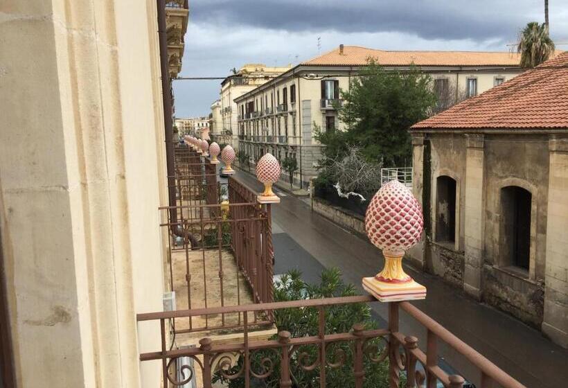 Standard Triple Room, Grande Albergo Alfeo