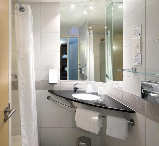 اتاق سوپریور با چشم‌انداز, Holiday Inn Express Marseille Saint Charles, An Ihg