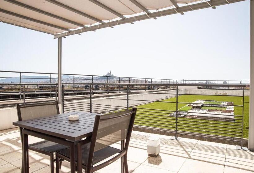اتاق سوپریور با چشم‌انداز, Holiday Inn Express Marseille Saint Charles, An Ihg